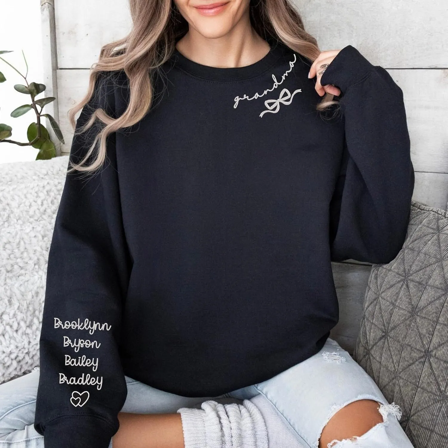 Custom Embroidered Mama Sweatshirt, Mothers Day Shirt, Mama Embroidery Crewneck Pullover, Gift for New Mom