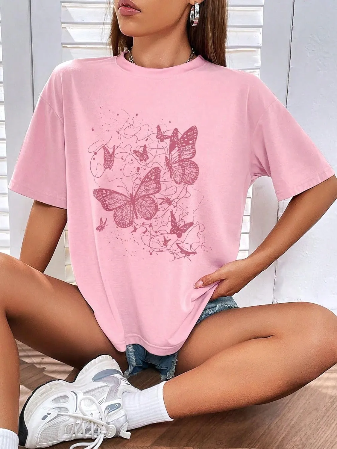 SISKIN Butterfly T Shirts for Women, Oversized Graphic Tees for Women, Plus Size Graphic Tees for Women